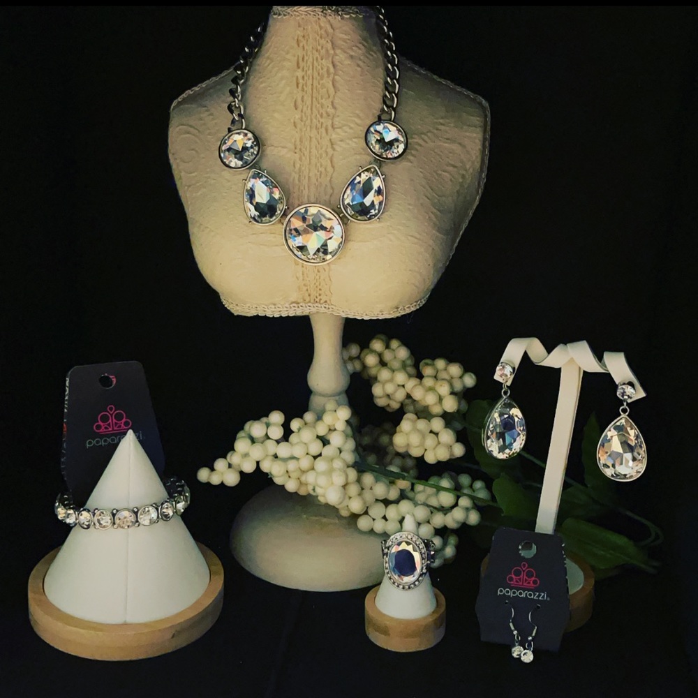 Paparazzi White Rhinestone Set 😍